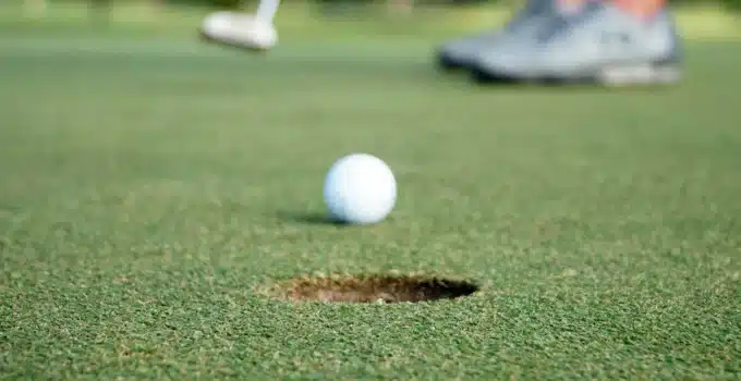 How to master your putting stance with these 5 tips